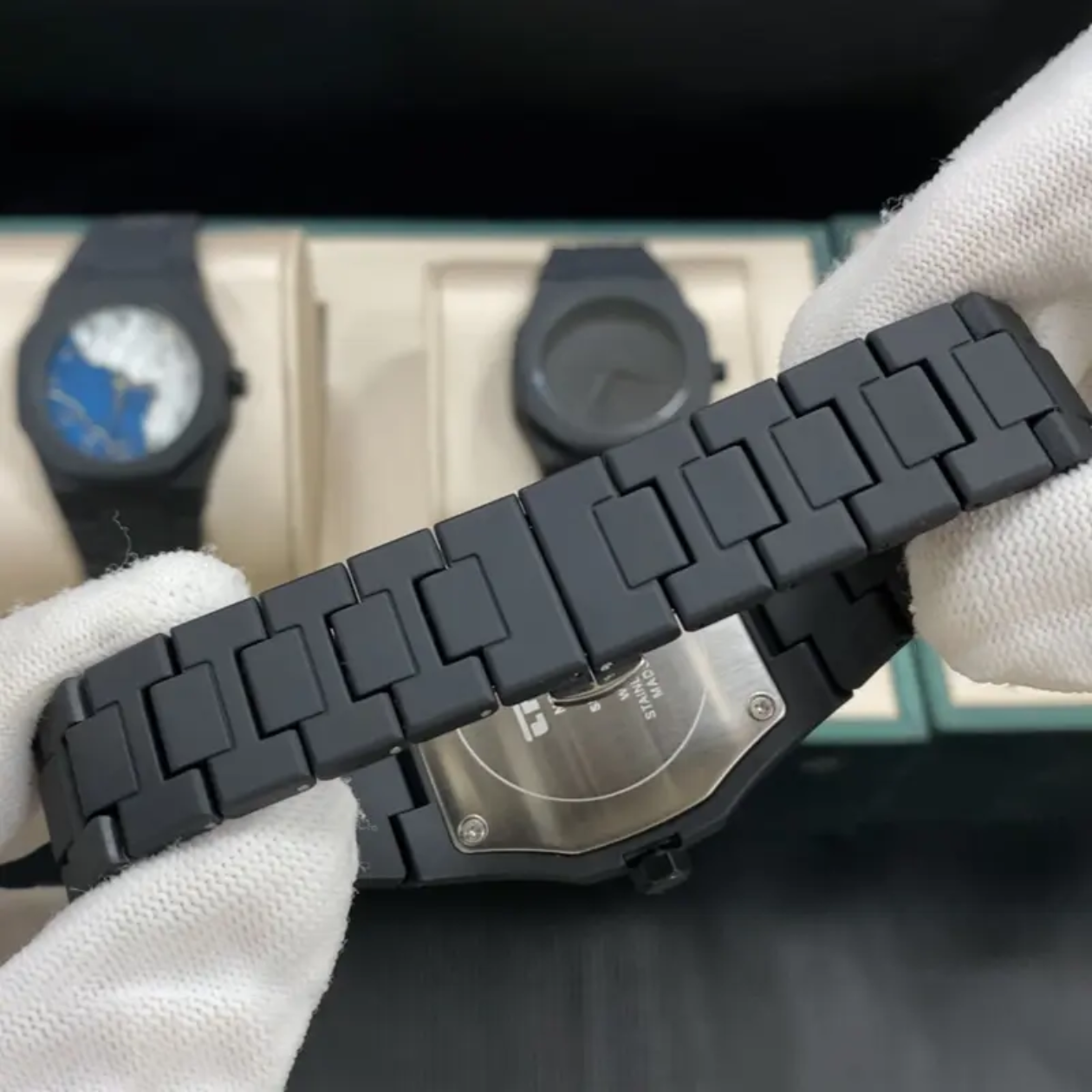 Arabic Style Black Aura Watch